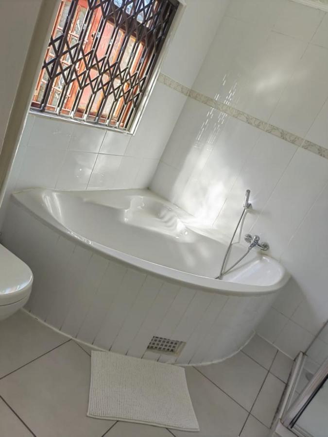 Obaa Sima Guest House Мтата Экстерьер фото