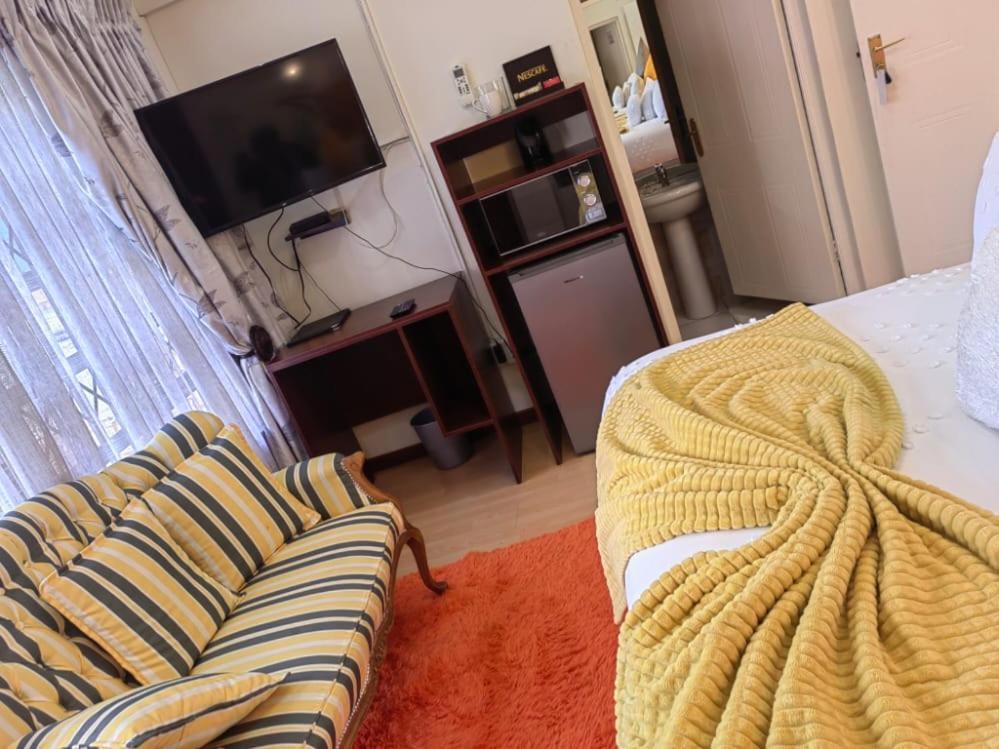 Obaa Sima Guest House Мтата Экстерьер фото